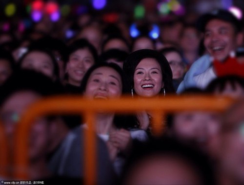 在今晚(11月9日)汪峰上海演唱会上，他向章子怡真情告白。而章子怡现身演唱会现场，全程支持。