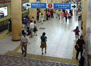 地铁清华东站引北林师生不满